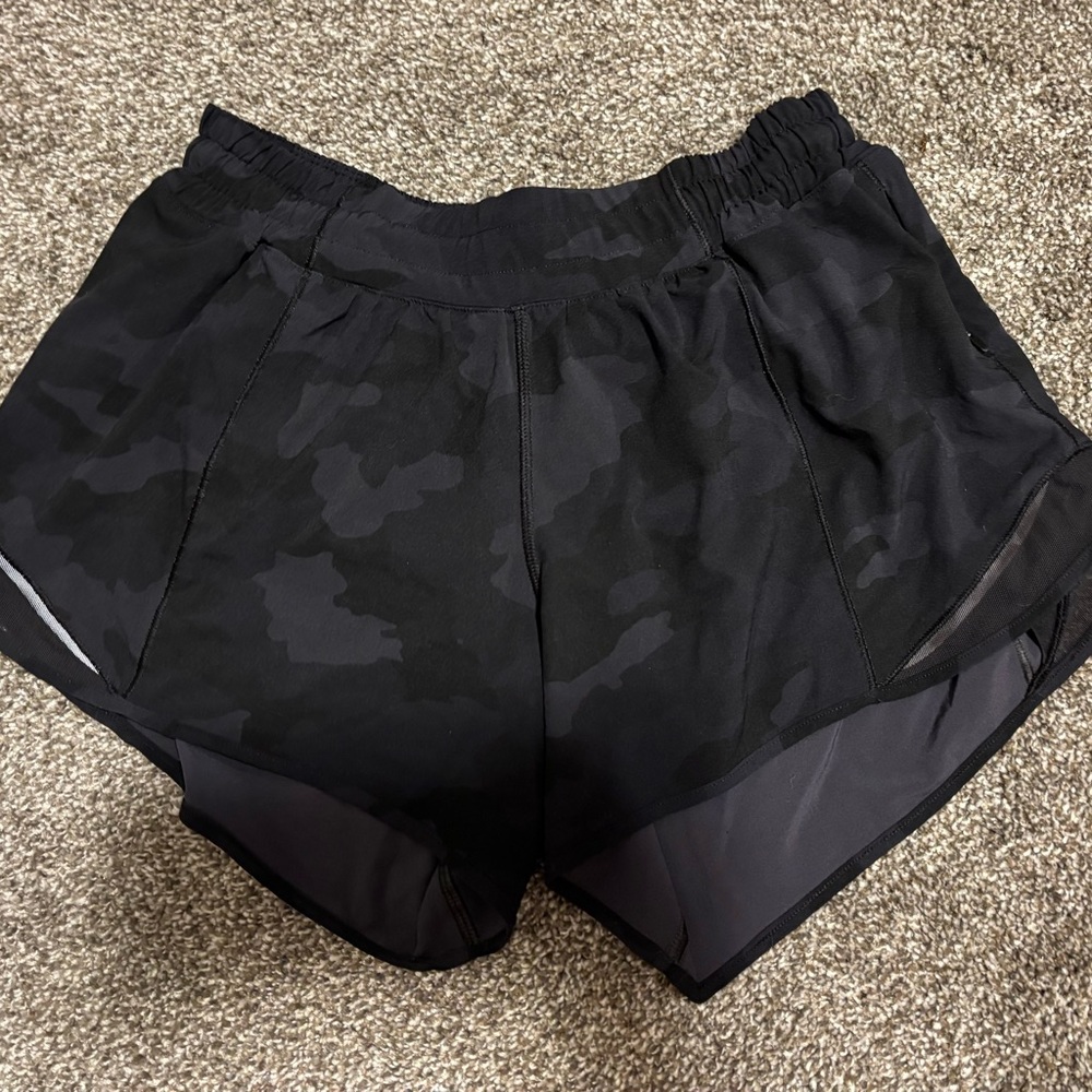 Women’s Lululemon Hotty Hot LR 4” Lined Shorts